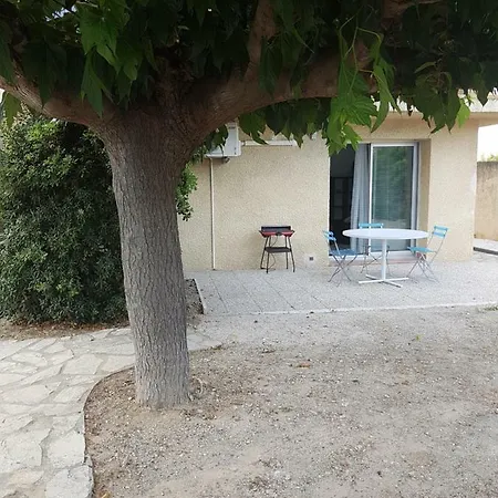 T2 De 40 M2 En Rez De Jardin Avec Parking Carnon 아파트